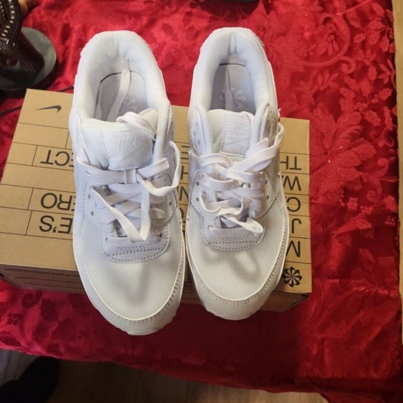 Nike women's  NEW SIZE 6 💫💥💯 - Picture 2 of 7